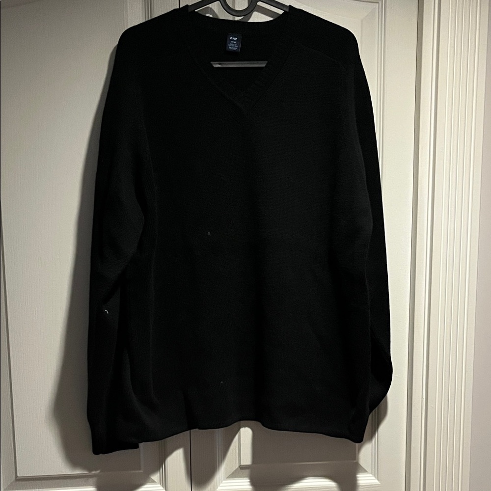 GAP Men's Classic Black V-Neck Sweater size M